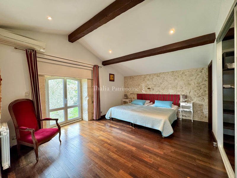 Maison - 250 m² - 7 pièces