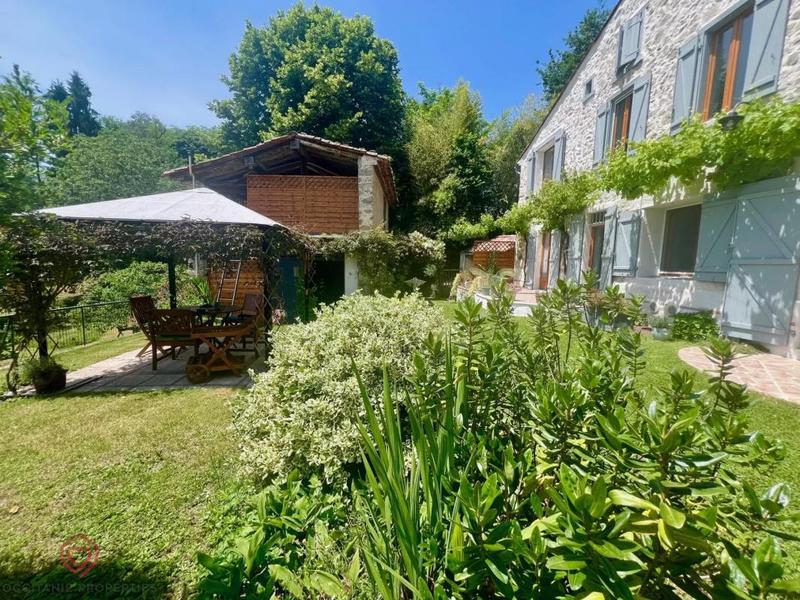 Propriété - 187 m² - 7 pièces