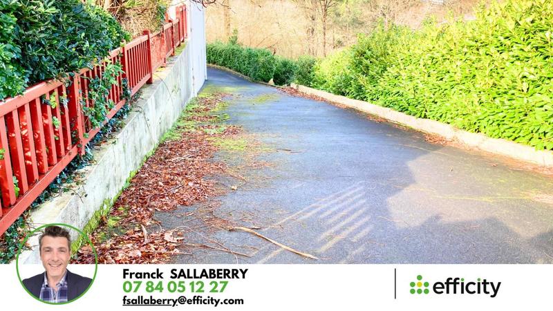 Maison - 215 m² - 9 pièces