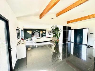 Maison - 198 m² - 5 pièces