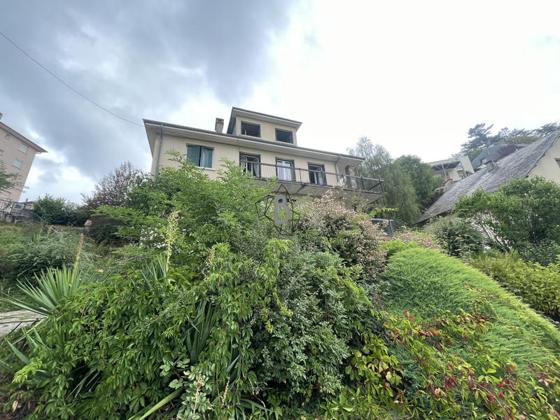 Maison - 230 m² - 10 pièces