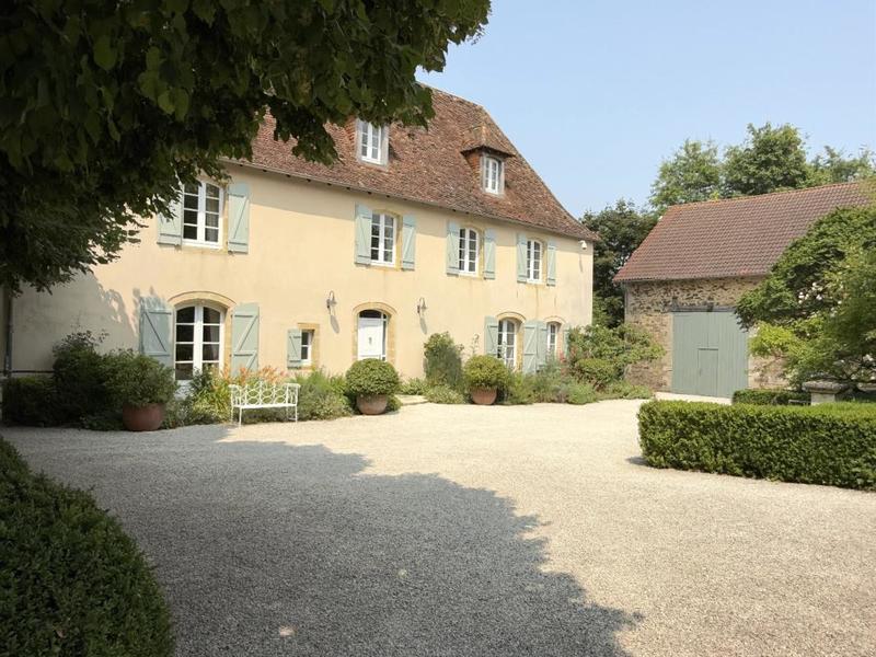 Maison - 243 m² - 6 pièces
