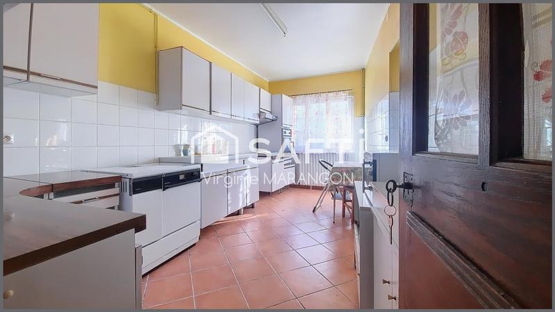 Maison - 181 m² - 12 pièces