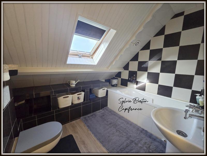 Maison - 99 m² - 6 pièces