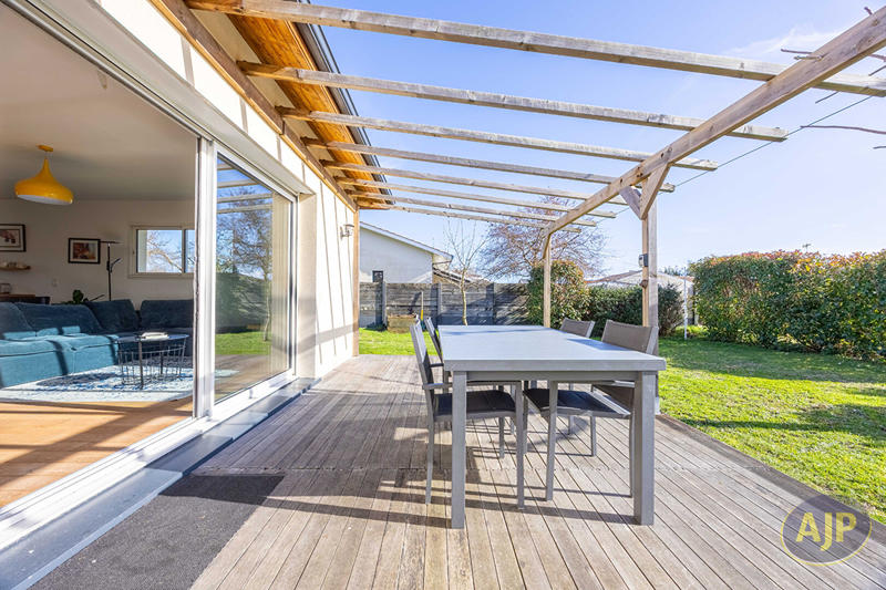 Maison - 95 m² - 5 pièces