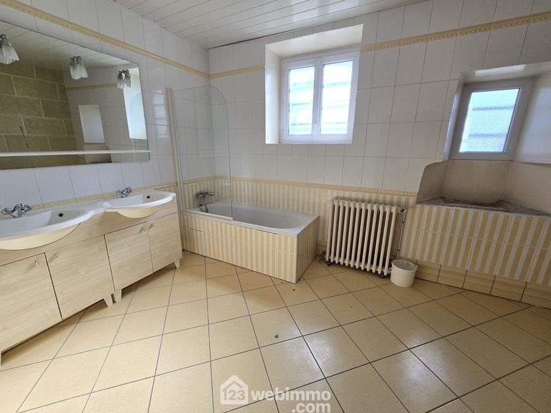 Maison - 331 m² - 10 pièces