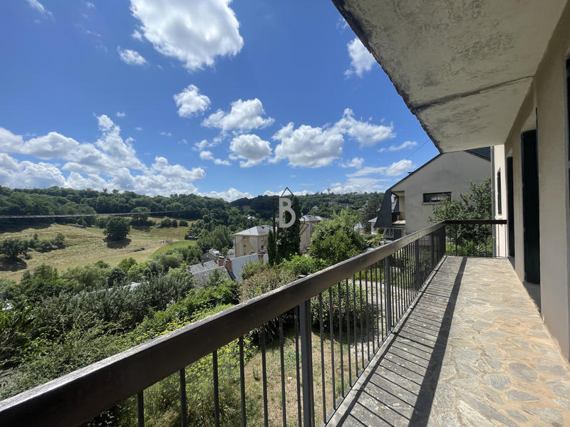 Maison - 230 m² - 10 pièces