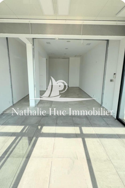 Local commercial - 64 m² - 2 pièces