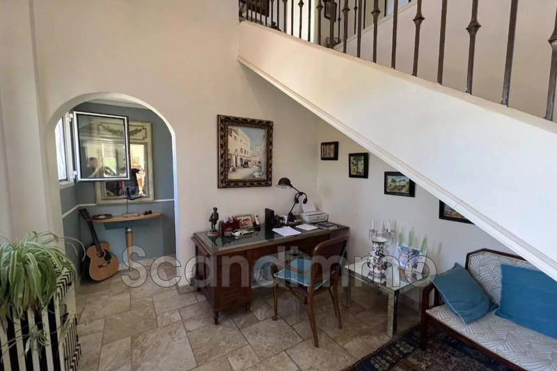 Villa - 213 m² - 6 pièces