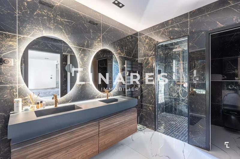 Villa - 242 m² - 5 pièces