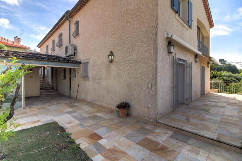 Villa - 181 m² - 6 pièces