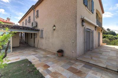 Villa - 181 m² - 6 pièces