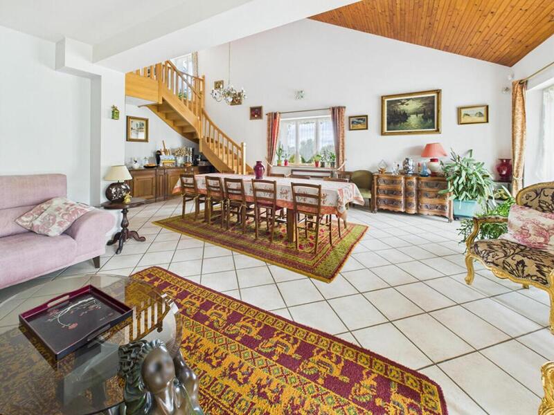 Maison - 239 m² - 6 pièces