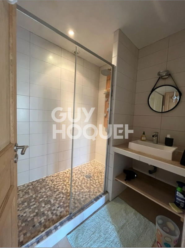 Maison - 242 m² - 6 pièces