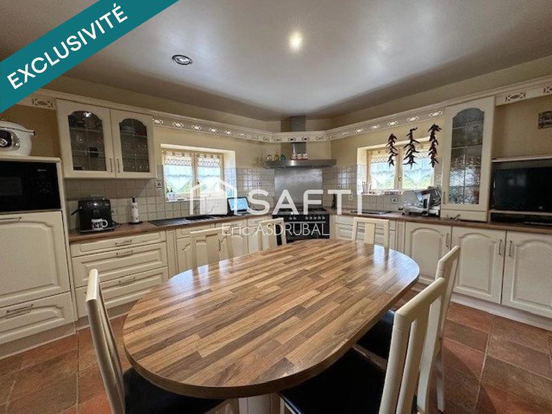 Maison - 247 m² - 10 pièces