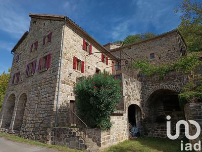 Maison - 230 m² - 9 pièces