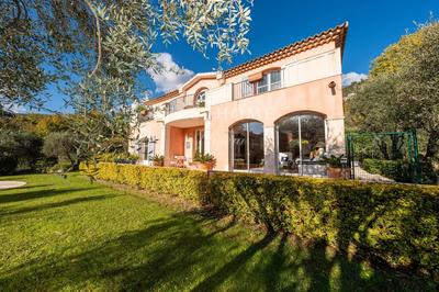 Propriété - 305 m² - 9 pièces