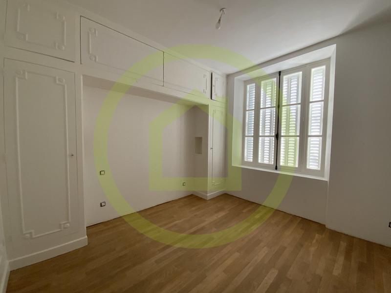 Maison - 275 m² - 11 pièces