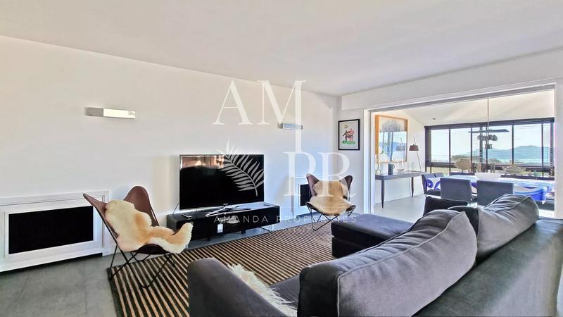 Propriété - 525 m² - 8 pièces