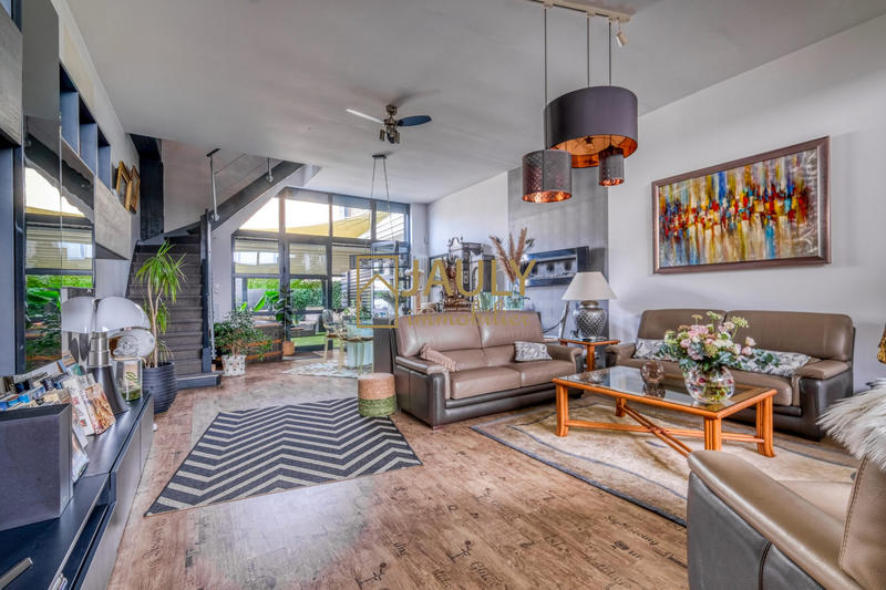 Maison contemporaine - 328 m² - 8 pièces