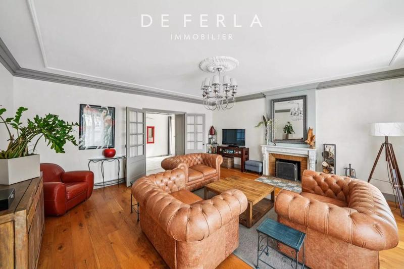 Appartement - 683 m² - 19 pièces