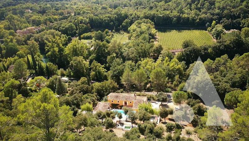 Maison - 298 m² - 9 pièces