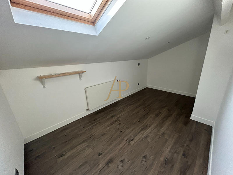 Appartement - 85 m² - 5 pièces