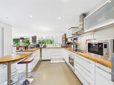 Maison - 203 m² - 8 pièces