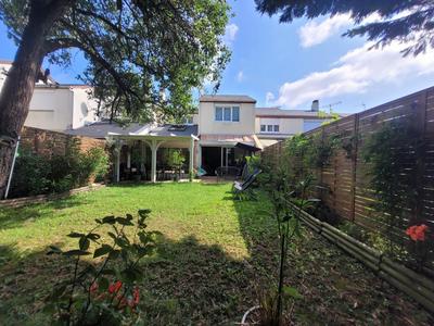 Maison - 94 m² - 5 pièces