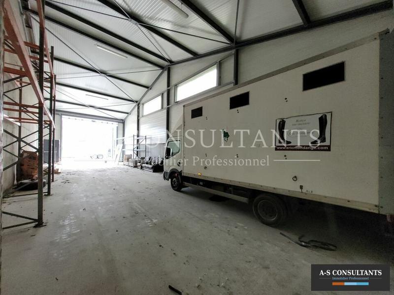 Local d'activité / Entrepôt - 145 m²