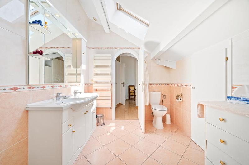 Maison - 220 m² - 7 pièces