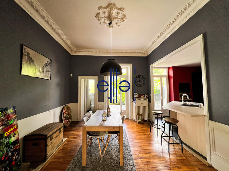 Maison - 204 m² - 9 pièces