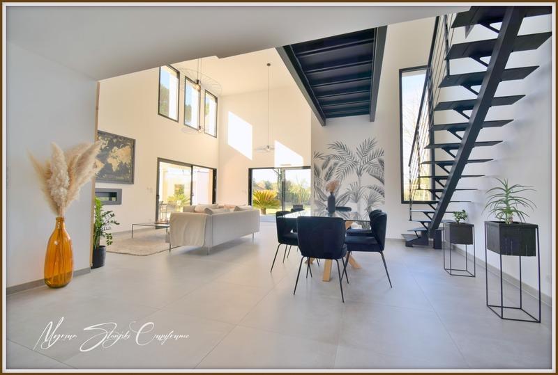 Propriété - 290 m² - 8 pièces