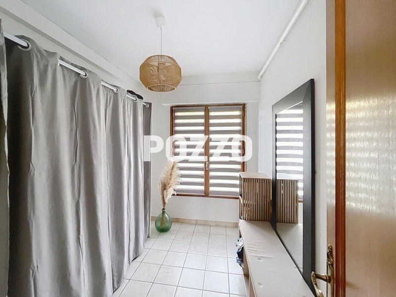 Maison - 275 m² - 11 pièces