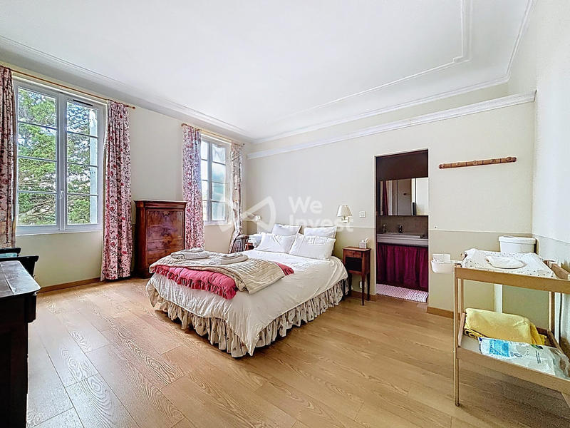 Maison - 484 m² - 16 pièces