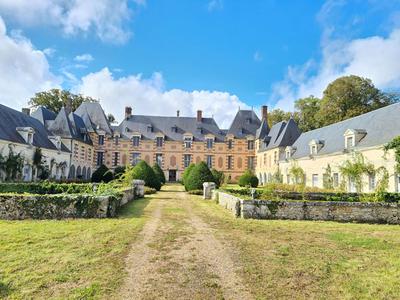 Château - 2 246 m² - 40 pièces