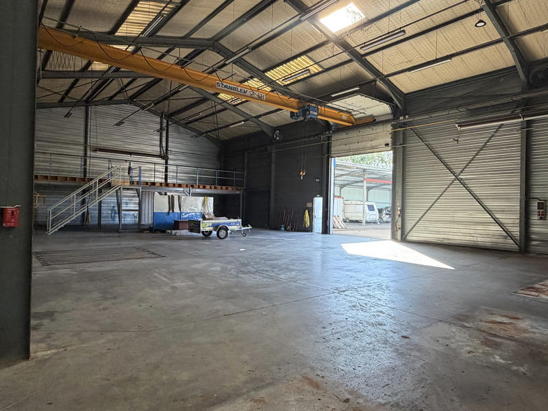 Local artisanal - 930 m² - 2 pièces