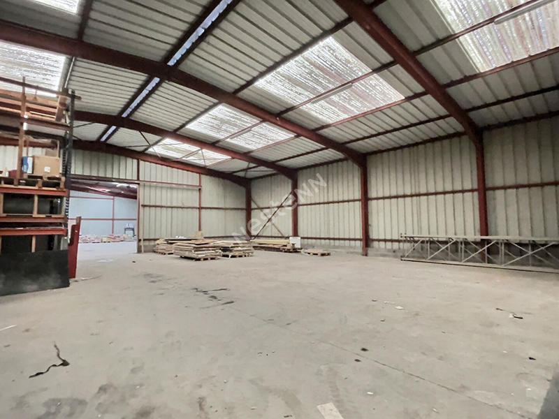 Local commercial - 1 920 m²