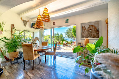 Villa - 300 m² - 6 pièces