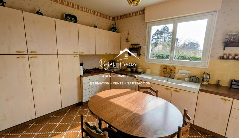 Maison - 317 m² - 10 pièces