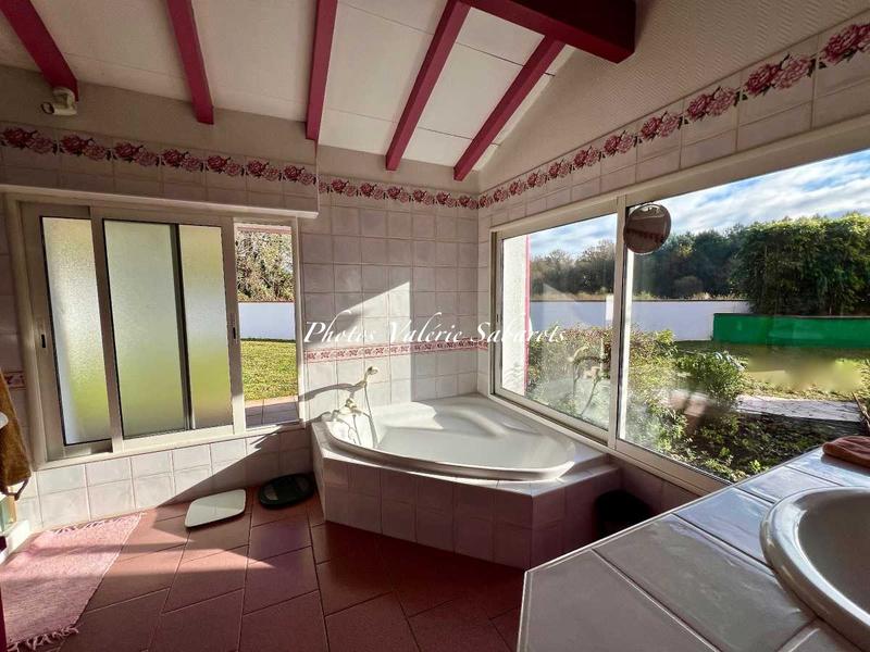 Propriété - 270 m² - 9 pièces