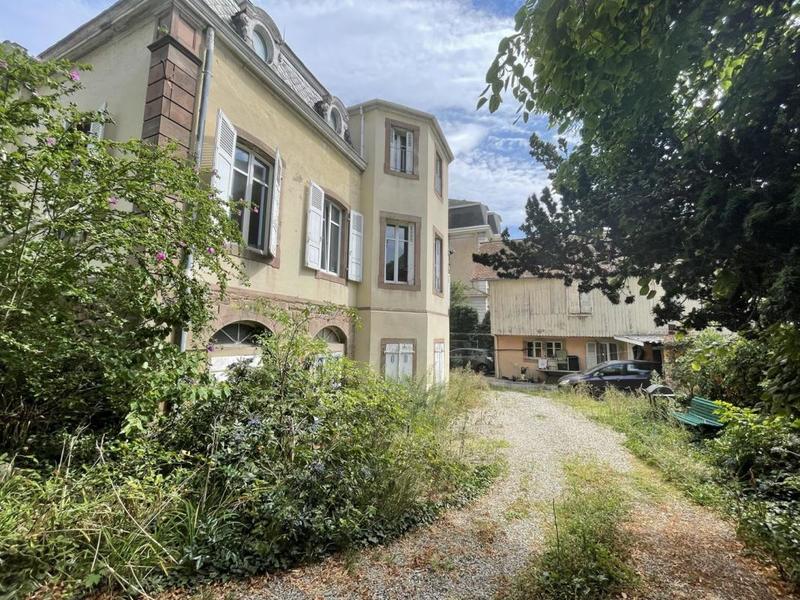 Maison traditionnelle - 365 m² - 9 pièces