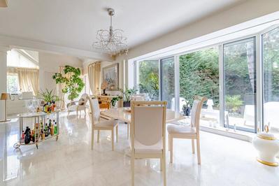 Propriété - 289 m² - 9 pièces