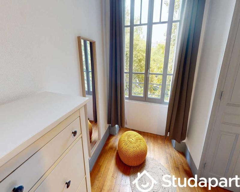 Chambre - 120 m² - 1 pièce