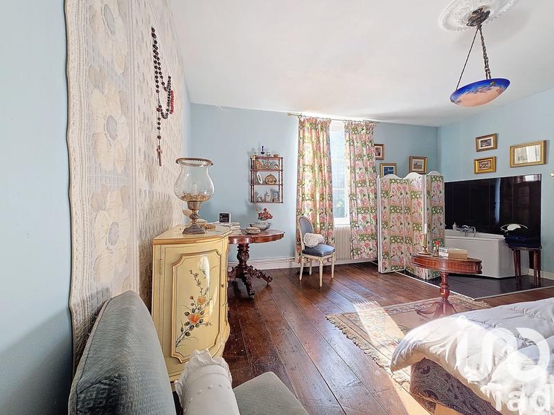 Maison - 240 m² - 8 pièces