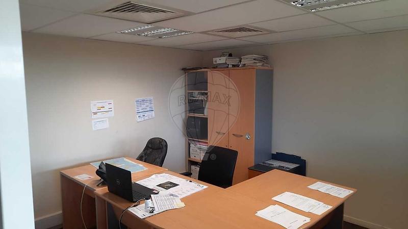 Bureau - 250 m² - 1 pièce