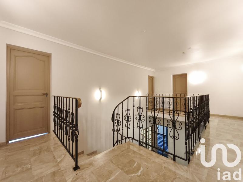 Maison - 303 m² - 9 pièces