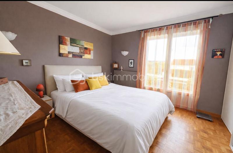 Maison traditionnelle - 107 m² - 6 pièces