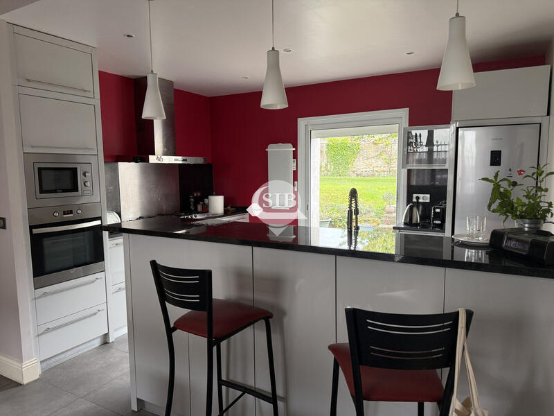 Maison - 200 m² - 9 pièces