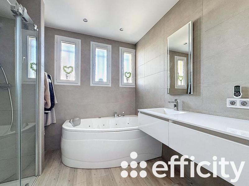 Maison - 186 m² - 6 pièces